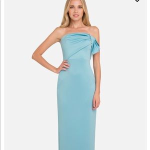 Black Halo DIVINA GOWN. Never worn, missed return window. Brand new.